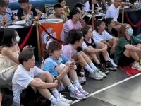 开云体育入口-热闹球场涌现众多体育爱好者的简单介绍